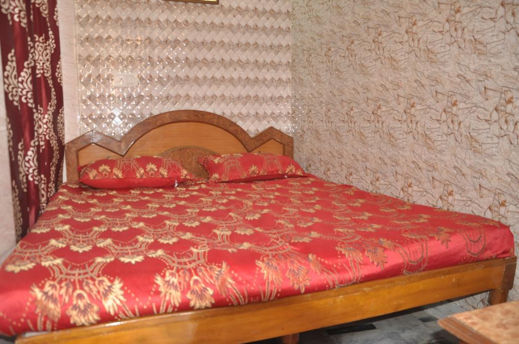 Hotel Pari Jalandhar Exteriör bild